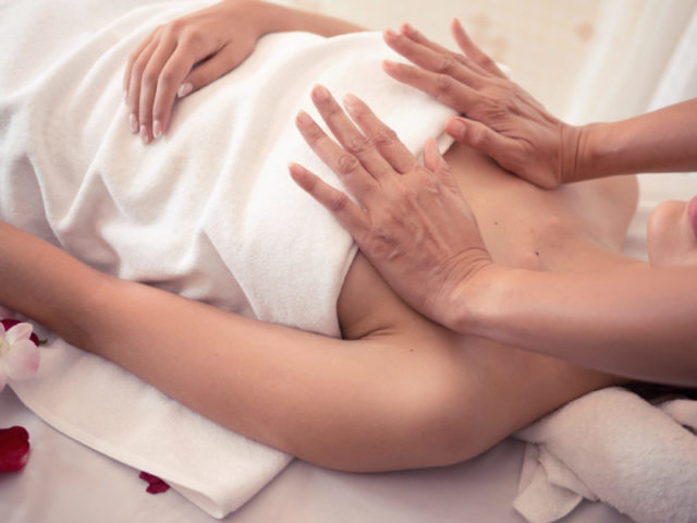 как подтянуть грудь женщине массажем